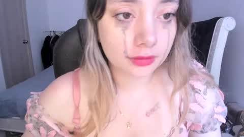 Snapshot of kittywantslove23 chatting on 10.19.25 kittywantslove23 online show from 10.19.25