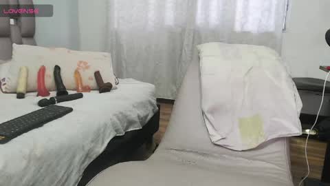 kittywhiteass online show from 04.12.26