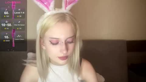 kittywithu online show from 11.05.25