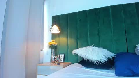 K I T T Y Y  online show from 09.27.25