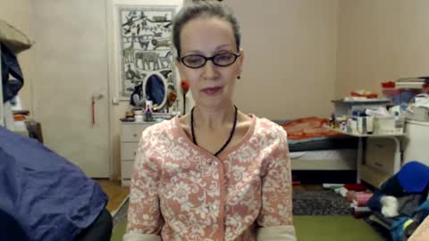 Snapshot of kiuminberry chatting on 12.24.24 KiuminBerry online show from 12.24.24