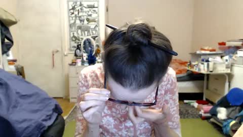 Snapshot of kiuminberry chatting on 12.24.24 KiuminBerry online show from 12.24.24