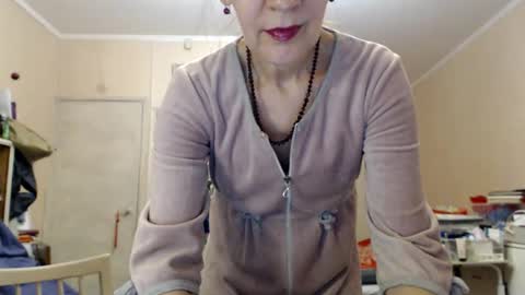 Snapshot of kiuminberry chatting on 12.25.24 KiuminBerry online show from 12.25.24