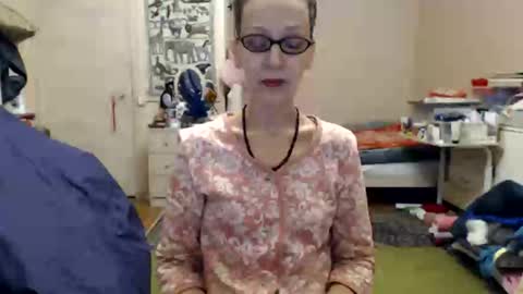 Snapshot of kiuminberry chatting on 12.27.24 KiuminBerry online show from 12.27.24