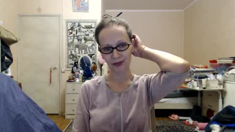 Snapshot of kiuminberry chatting on 12.31.24 KiuminBerry online show from 12.31.24