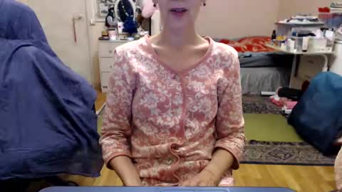 Snapshot of kiuminberry chatting on 01.13.25 KiuminBerry online show from 01.13.25