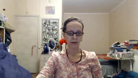 Snapshot of kiuminberry chatting on 02.20.25 KiuminBerry online show from 02.20.25