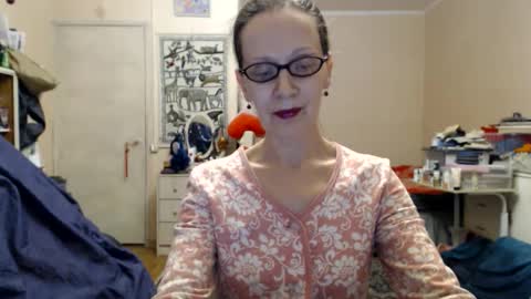 Snapshot of kiuminberry chatting on 02.21.25 KiuminBerry online show from 02.21.25