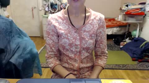 Snapshot of kiuminberry chatting on 09.27.25 KiuminBerry online show from 09.27.25