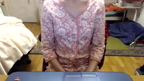 Snapshot of kiuminberry chatting on 10.07.25 KiuminBerry online show from 10.07.25