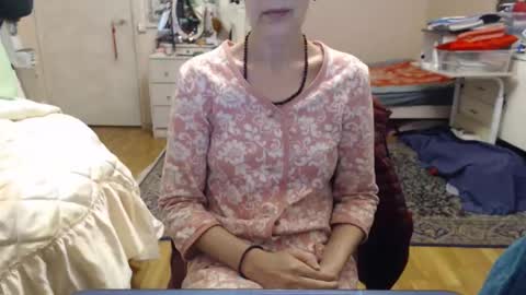 Snapshot of kiuminberry chatting on 10.25.25 KiuminBerry online show from 10.25.25