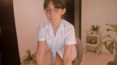 Snapshot of kiwi____ chatting on 12.03.24 Little piece of fruit online show from 12.03.24