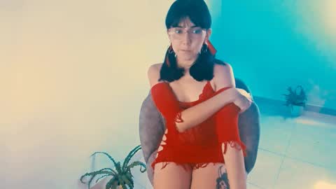 Snapshot of kiwi____ chatting on 12.24.24 Little piece of fruit online show from 12.24.24