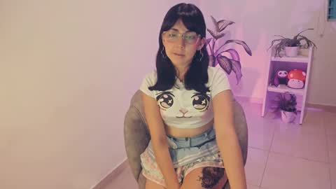 Snapshot of kiwi____ chatting on 12.26.24 Little piece of fruit online show from 12.26.24