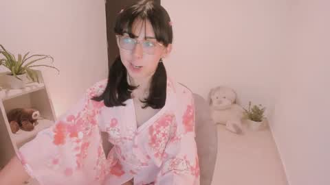 Snapshot of kiwi____ chatting on 01.15.25 Little piece of fruit online show from 01.15.25