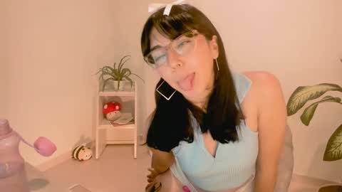 Snapshot of kiwi____ chatting on 01.27.25 Little piece of fruit online show from 01.27.25