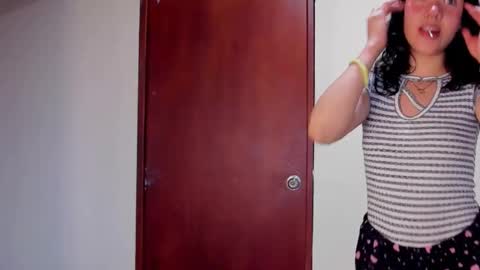 Snapshot of kiwi_mmm chatting on 01.11.25 kiwi_mmm online show from 01.11.25