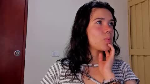 Snapshot of kiwi_mmm chatting on 01.12.25 kiwi_mmm online show from 01.12.25