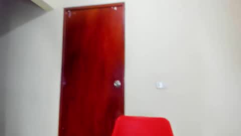 Snapshot of kiwi_mmm chatting on 09.18.25 kiwi_mmm online show from 09.18.25