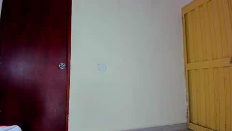 Snapshot of kiwi_mmm chatting on 09.23.25 kiwi_mmm online show from 09.23.25