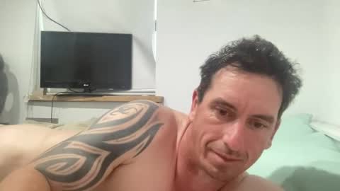 Snapshot of kiwibuzzer chatting on 10.26.25 Champ online show from 10.26.25