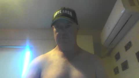 Snapshot of kiwiguy19773 chatting on 12.17.24 kiwiguy19773 online show from 12.17.24