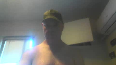 Snapshot of kiwiguy19773 chatting on 12.21.25 kiwiguy19773 online show from 12.21.25