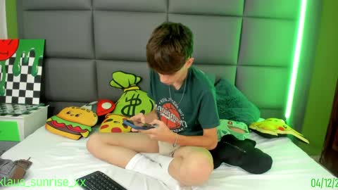 Snapshot of klaus_sunrise_xx chatting on 12.04.24 KLAUS online show from 12.04.24