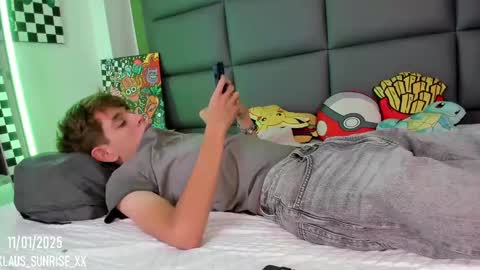 Snapshot of klaus_sunrise_xx chatting on 01.12.25 KLAUS online show from 01.12.25