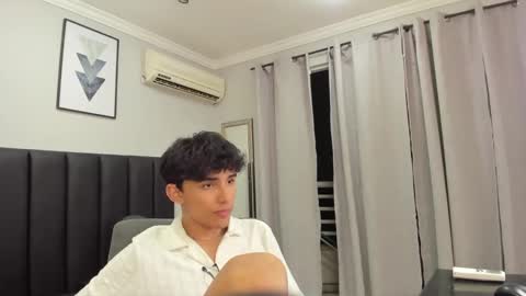 Snapshot of klaus_sunrise_xx chatting on 01.18.25 KLAUS online show from 01.18.25