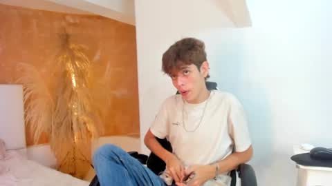 Snapshot of klaus_sunrise_xx chatting on 01.26.25 KLAUS online show from 01.26.25