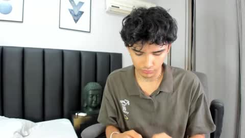 Snapshot of klaus_sunrise_xx chatting on 01.29.25 KLAUS online show from 01.29.25