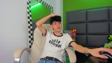 Snapshot of klaus_sunrise_xx chatting on 09.20.25 KLAUS online show from 09.20.25