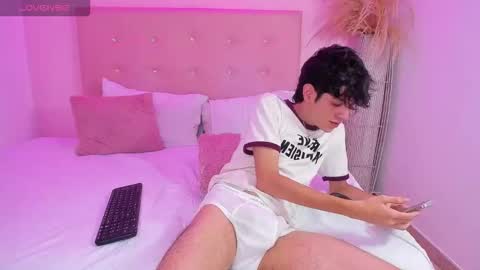 Snapshot of klaus_sunrise_xx chatting on 10.26.25 KLAUS online show from 10.26.25