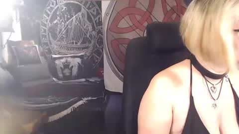 Michelle online show from 02.04.25