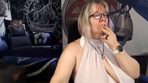 Snapshot of kleiner_teufel chatting on 09.25.25 Michelle online show from 09.25.25