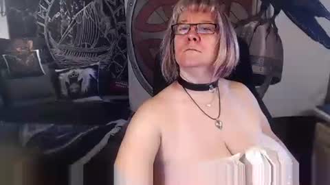 Snapshot of kleiner_teufel chatting on 10.09.25 Michelle online show from 10.09.25