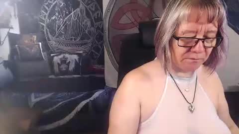 Snapshot of kleiner_teufel chatting on 10.15.25 Michelle online show from 10.15.25