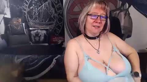 Snapshot of kleiner_teufel chatting on 10.22.25 Michelle online show from 10.22.25