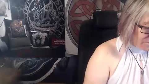 Snapshot of kleiner_teufel chatting on 10.26.25 Michelle online show from 10.26.25