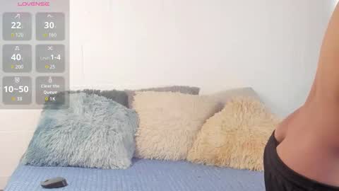 Snapshot of kleo_helenos chatting on 11.17.25 KLEO online show from 11.17.25