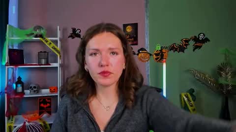 Snapshot of kleri_paint chatting on 10.22.25 kleri online show from 10.22.25
