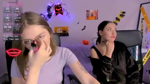 Snapshot of kleri_paint chatting on 10.22.25 kleri online show from 10.22.25