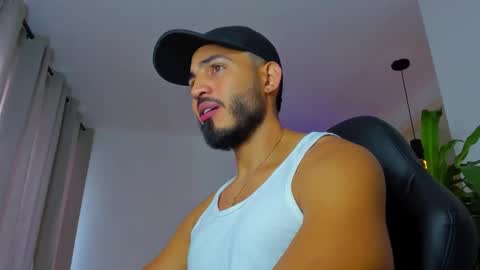 Snapshot of klinsmannwalton chatting on 10.20.25 klinsmannwalton online show from 10.20.25