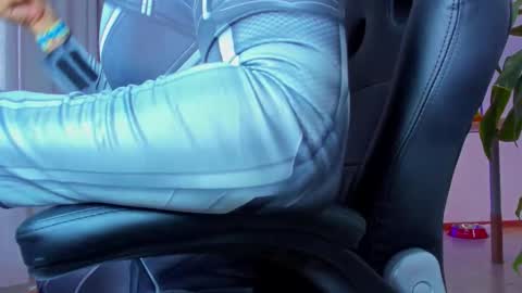 Snapshot of klinsmannwalton chatting on 10.21.25 klinsmannwalton online show from 10.21.25