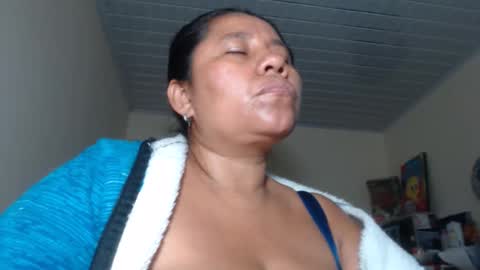 Snapshot of kloe_boobs chatting on 10.12.25 Kloe online show from 10.12.25