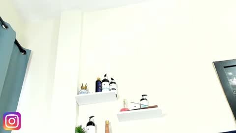Snapshot of kloe_squirts chatting on 01.27.25 KLOE online show from 01.27.25