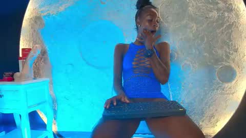 K L O E online show from 09.18.25