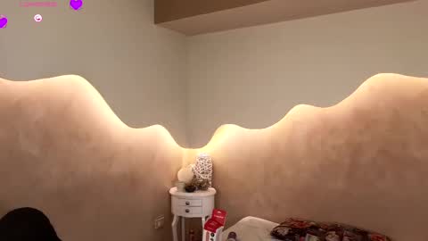 K L O E online show from 09.23.25