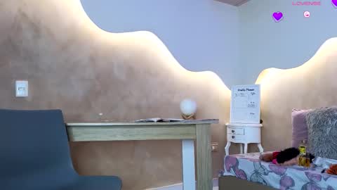 K L O E online show from 10.08.25